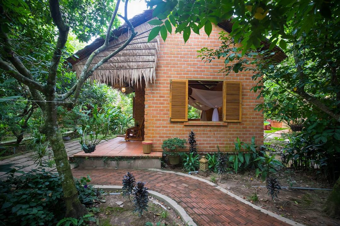 Brick garden bungalow at Mekong Rustic Cái Bè - a cozy stay among fruit trees