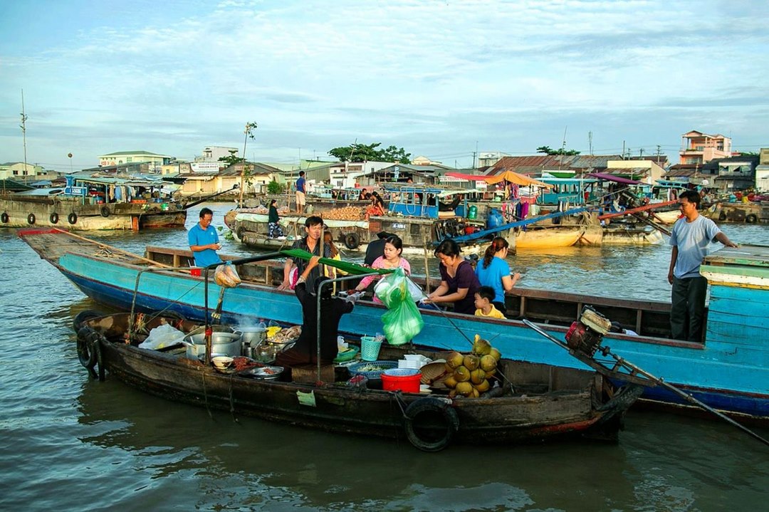Cai Rang Floating Market at dawn — the reason an overnight in Can Tho matters