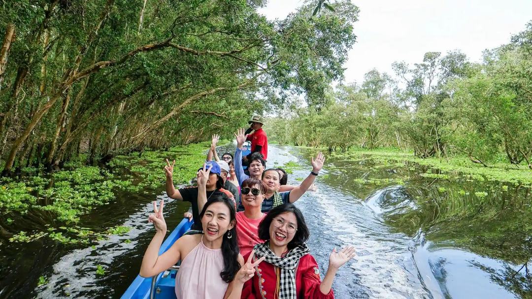 Tra Su Cajuput Forest (An Giang) in flood season — a hallmark of 3-day itineraries