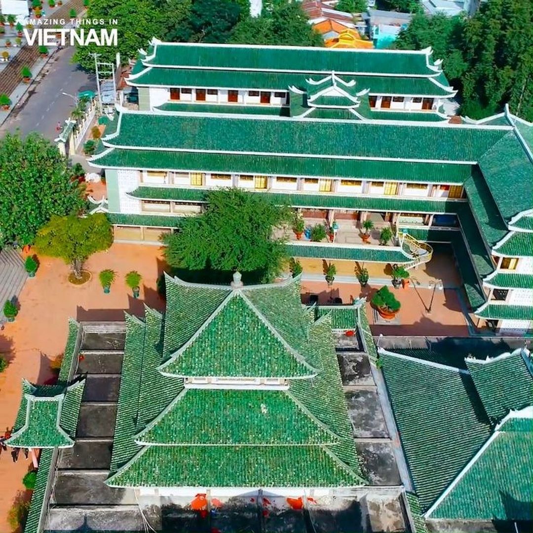 Aerial view of Ba Chua Xu Temple with its expansive grounds and lush surroundings at Sam Mountain