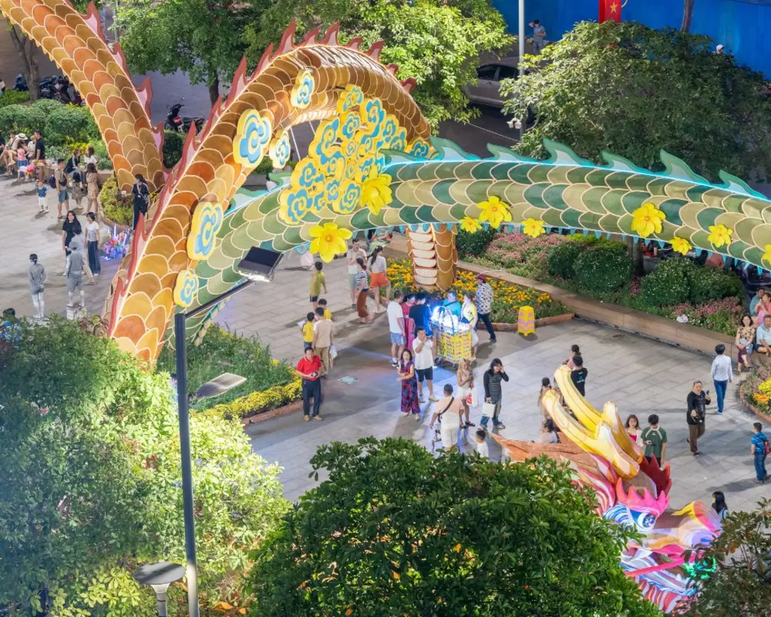 Nguyen Hue Flower Street festival photo opportunities and festive mascots