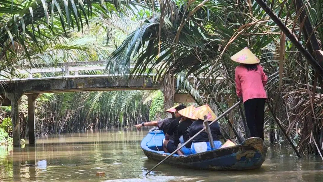 boat ride coconut canals Unicorn Island